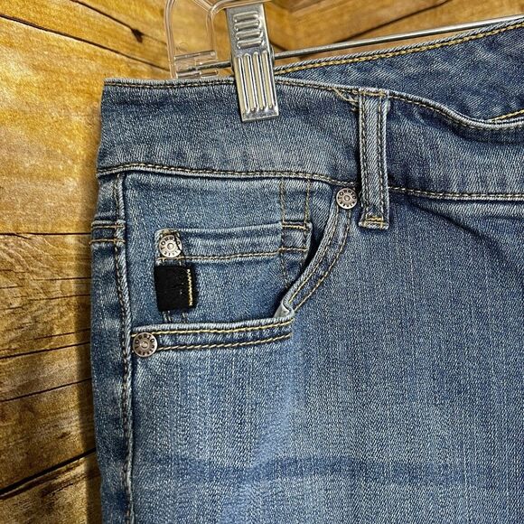 TORRID CROPPED DISTRESSED STRETCH RAW HEM FEATHER GRAPHIC BOYFRIEND JEANS SZ.14 - Picture 6 of 8